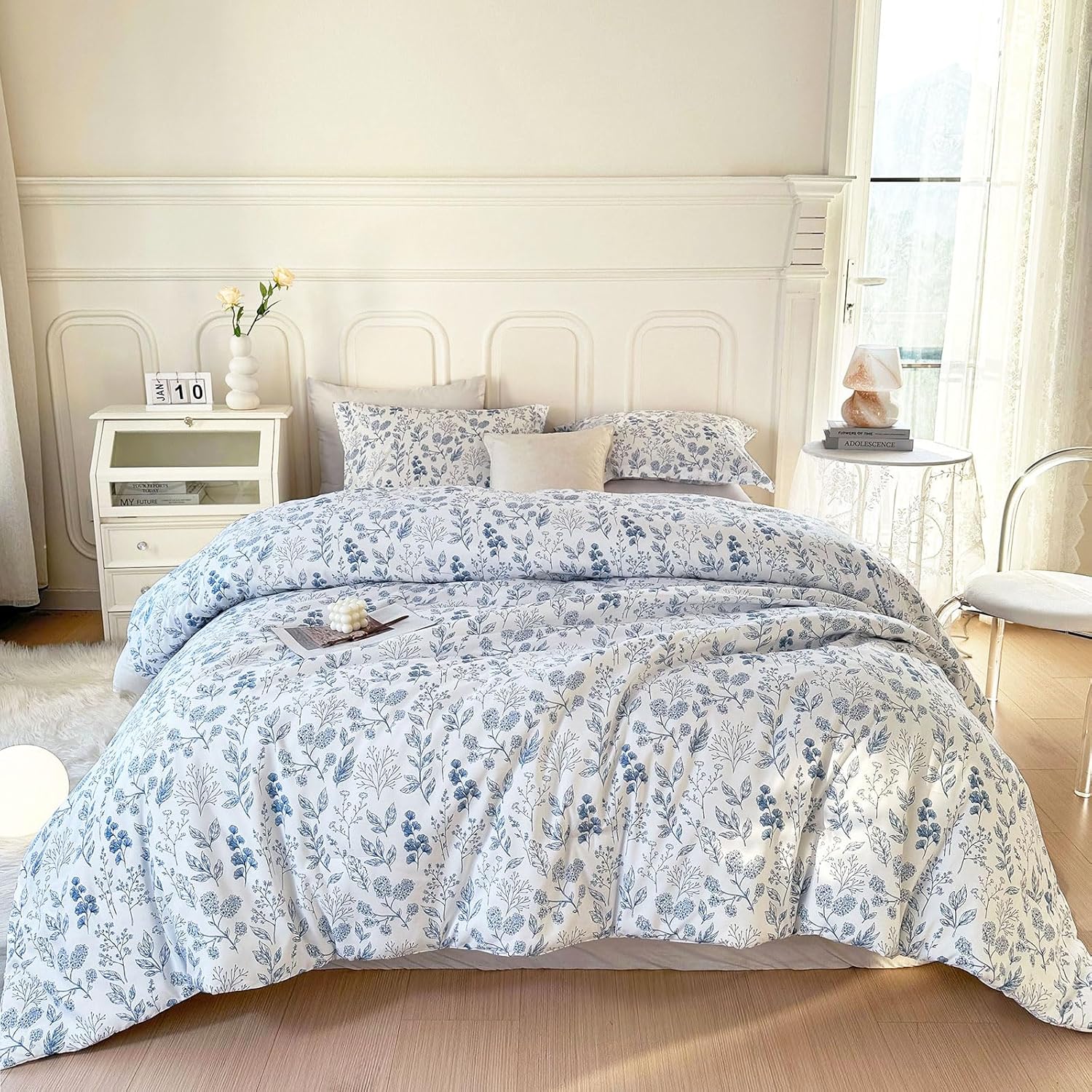 Blue and white floral comforter set